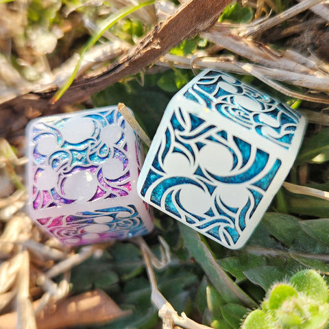 'Glowing Waves' Glow in the Dark Opaque White Opal Flake Shimmer Handmade Resin Pipped D6 Gaming Dice