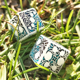 'Glowing Waves' Glow in the Dark Opaque White Shimmer Handmade Resin Pipped D6 Gaming Dice