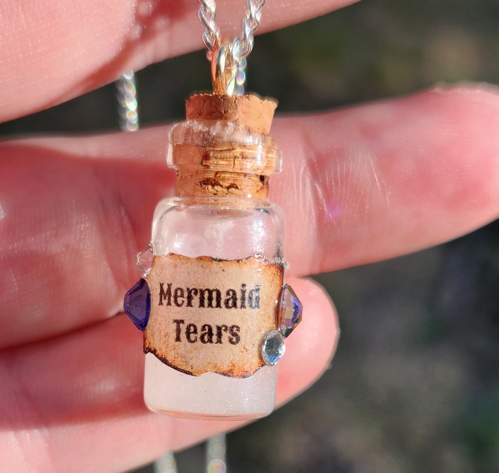 Pin by Lasb Domínguez on bisutería in 2024 | Potion bottle, Bottle necklace,  Bottle jewelry