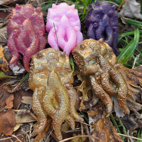 'Mindflayer' Individual Large Handmade Resin Decorative Glow in the Dark Colorshifting Pin